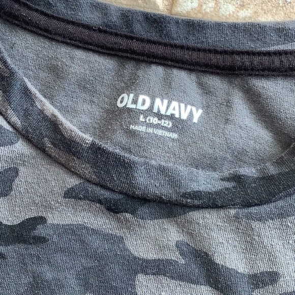 💥 Old Navy short sleeve Tshirt camouflage print sz 10/12 - Picture 3 of 5